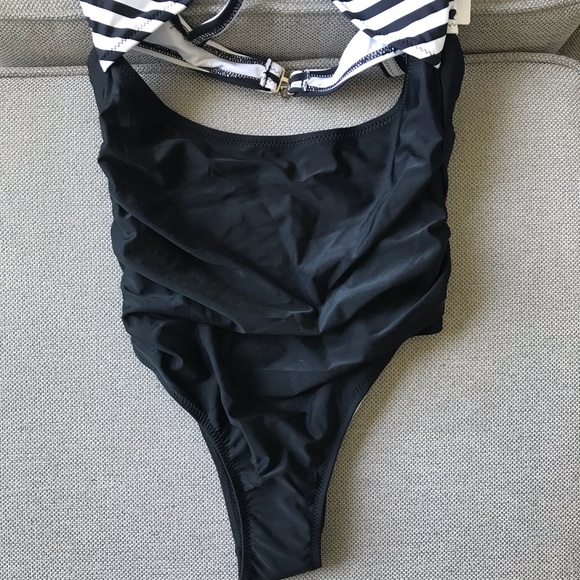 Cupshe One Piece Bathing Suit - Picture 6 of 8